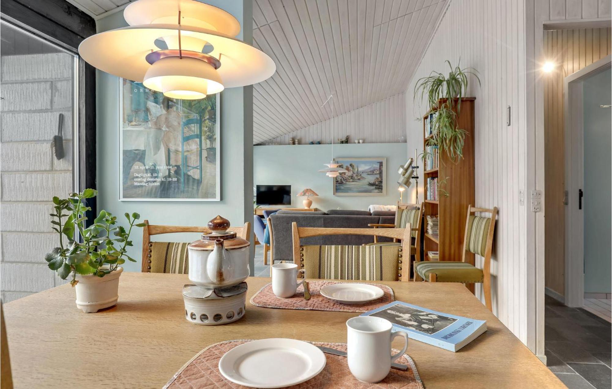 3 Bedroom Awesome Home In Neksø Esterno foto